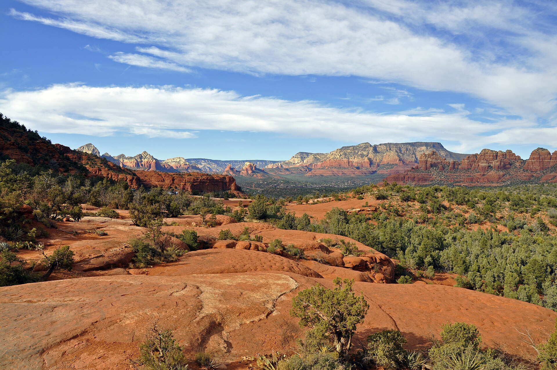 Layered red-rock scenery along Broken Arrow Trail in Sedona